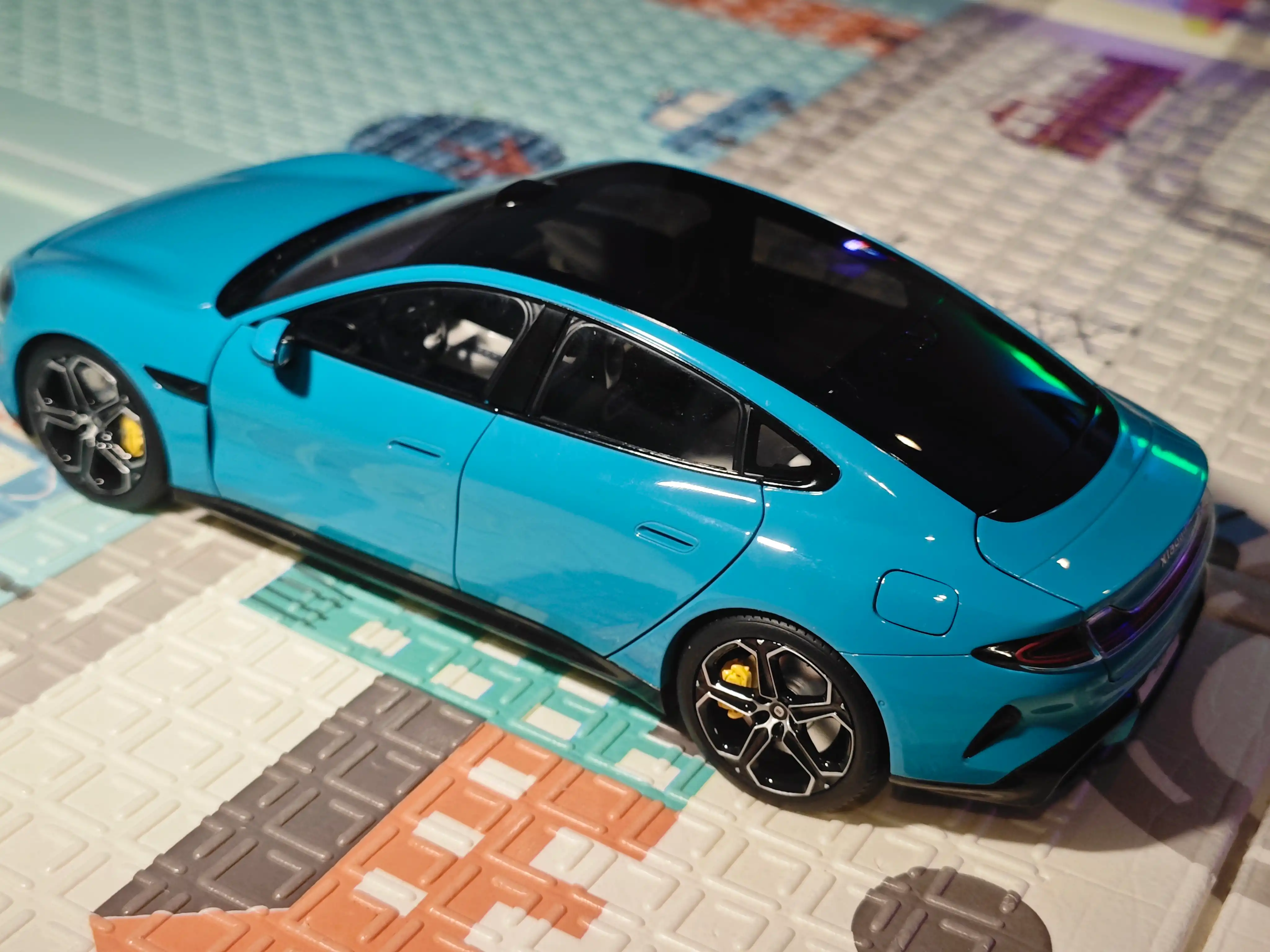 Xiaomi SU7 1:18 model - Every diecast collector's dream 