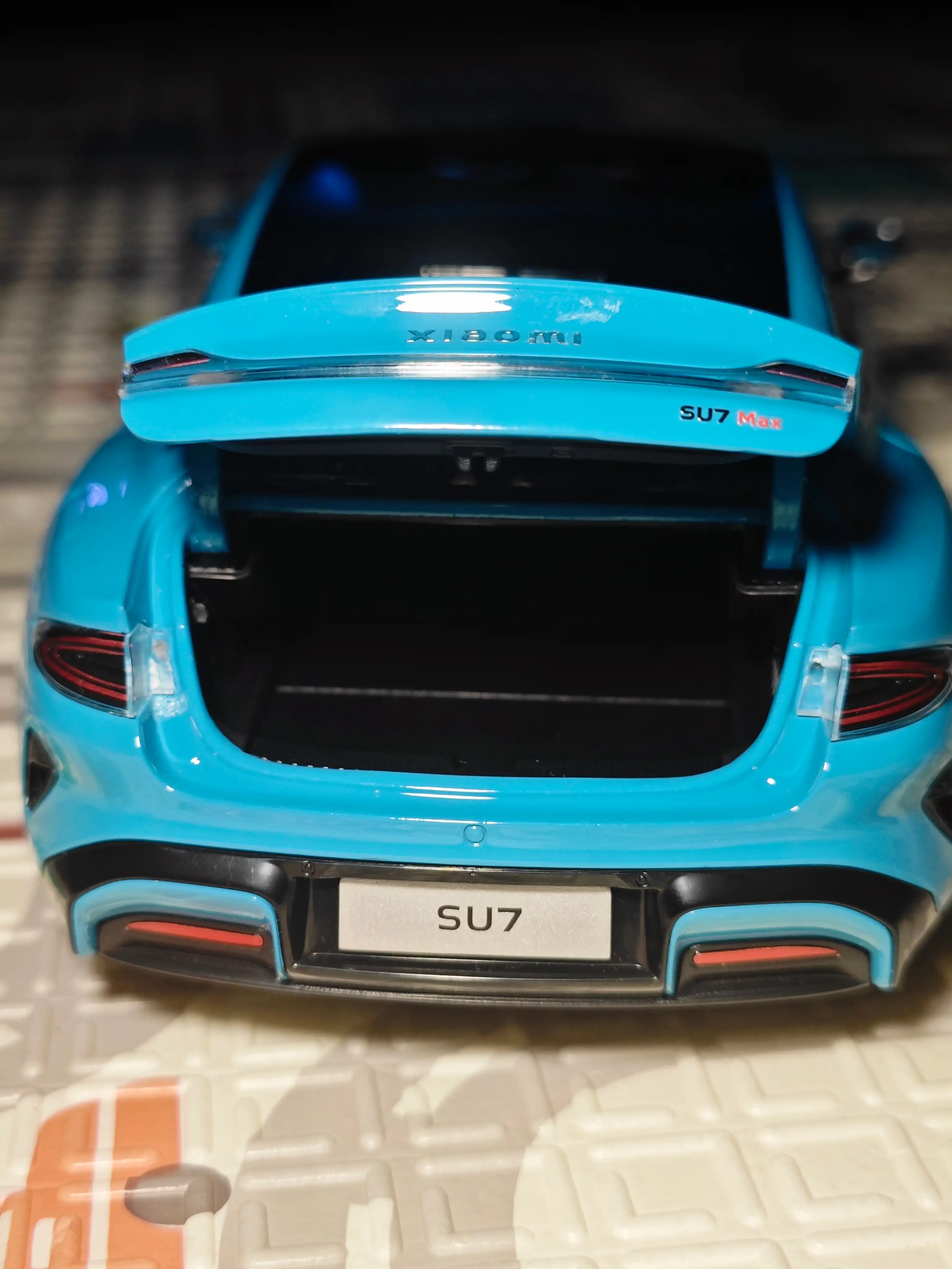 Xiaomi SU7 1:18 model - Every diecast collector's dream 